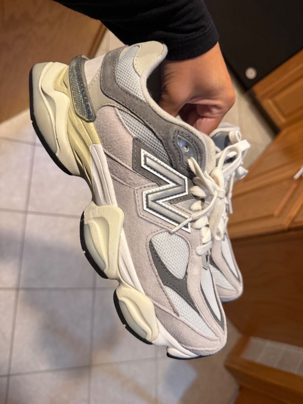 SHOES - Picture 4 of 4